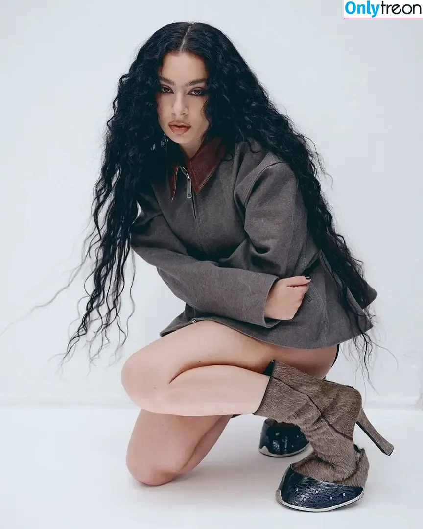 Charli XCX nude photo #1716 (charli_xcx / charlignarly)