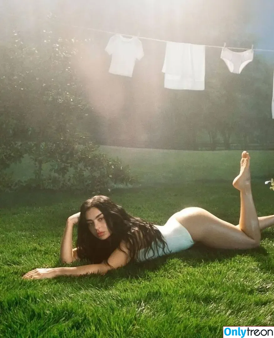 Charli XCX nude photo #1792 (charli_xcx / charlignarly)