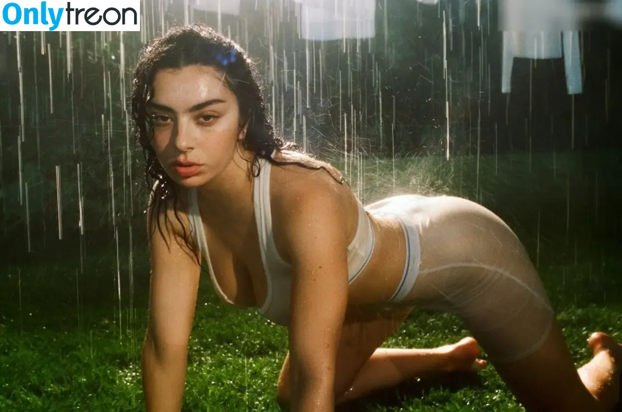 Charli XCX nude photo #1794 (charli_xcx / charlignarly)