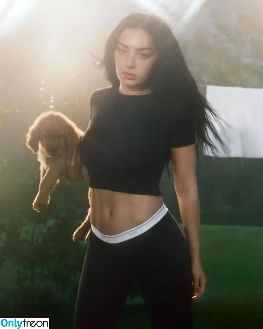 Charli XCX nude photo #1800 (charli_xcx / charlignarly)