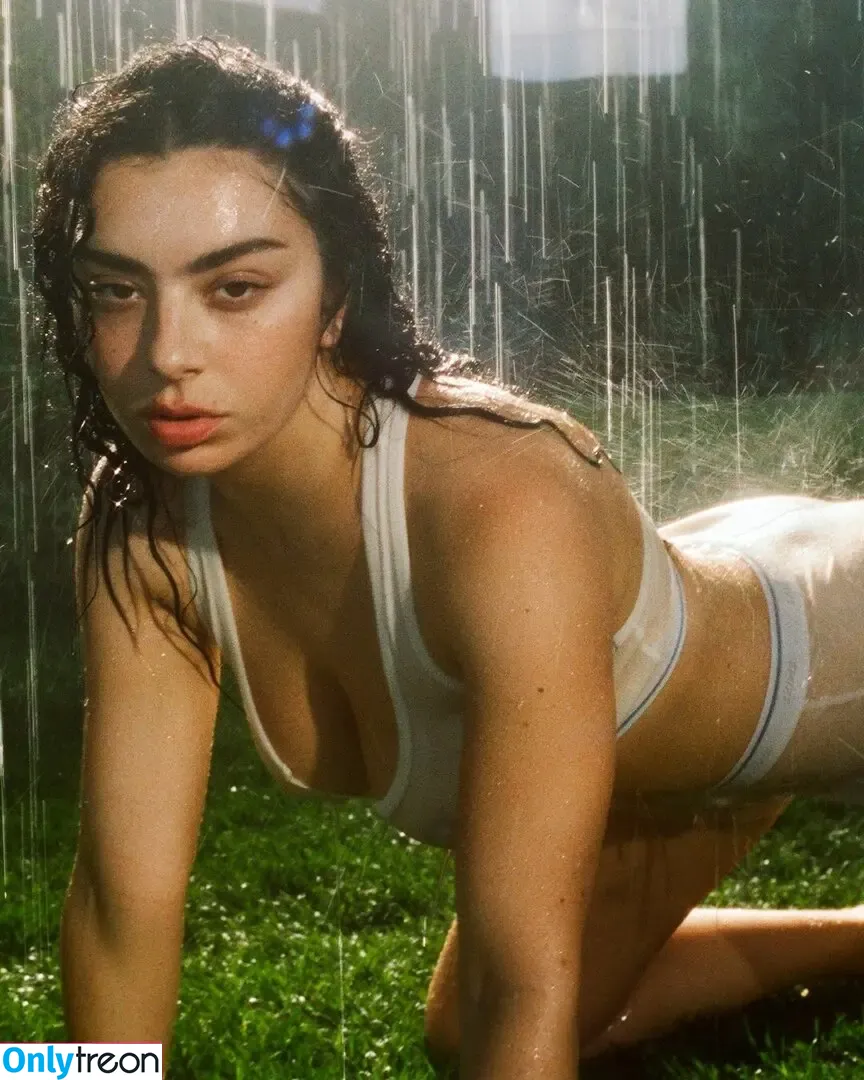Charli XCX nude photo #1816 (charli_xcx / charlignarly)