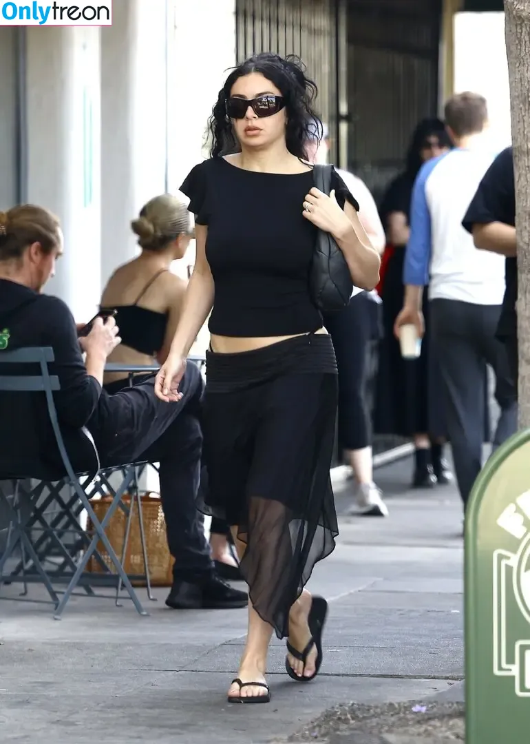 Charli XCX nude photo #1835 (charli_xcx / charlignarly)