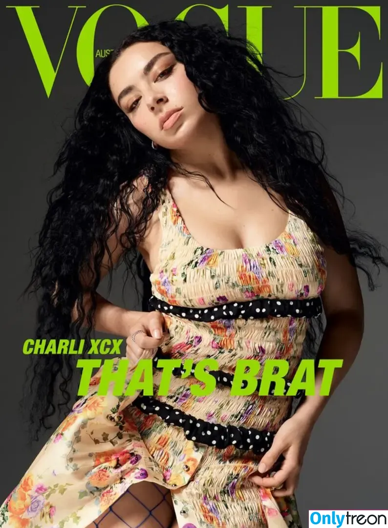 Charli XCX nude photo #1846 (charli_xcx / charlignarly)