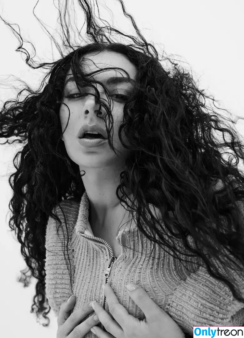Charli XCX nude photo #1851 (charli_xcx / charlignarly)