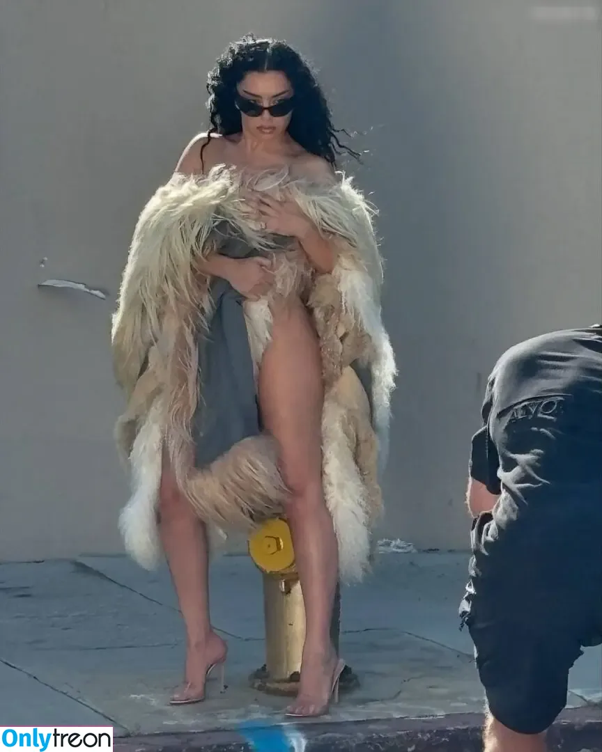Charli XCX nude photo #1876 (charli_xcx / charlignarly)