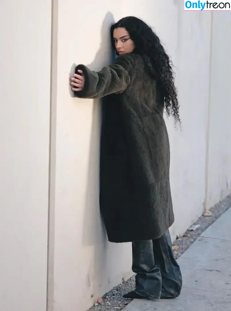 Charli XCX nude photo #1888 (charli_xcx / charlignarly)