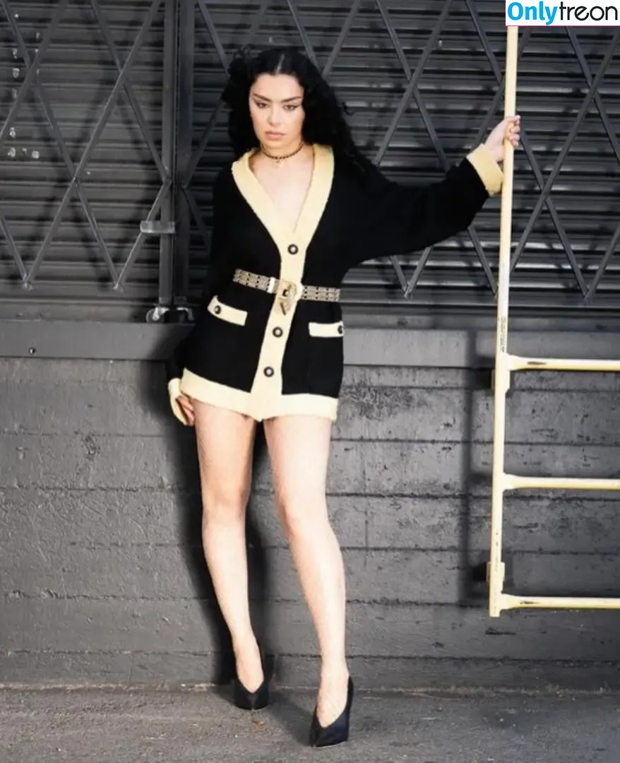 Charli XCX nude photo #1894 (charli_xcx / charlignarly)