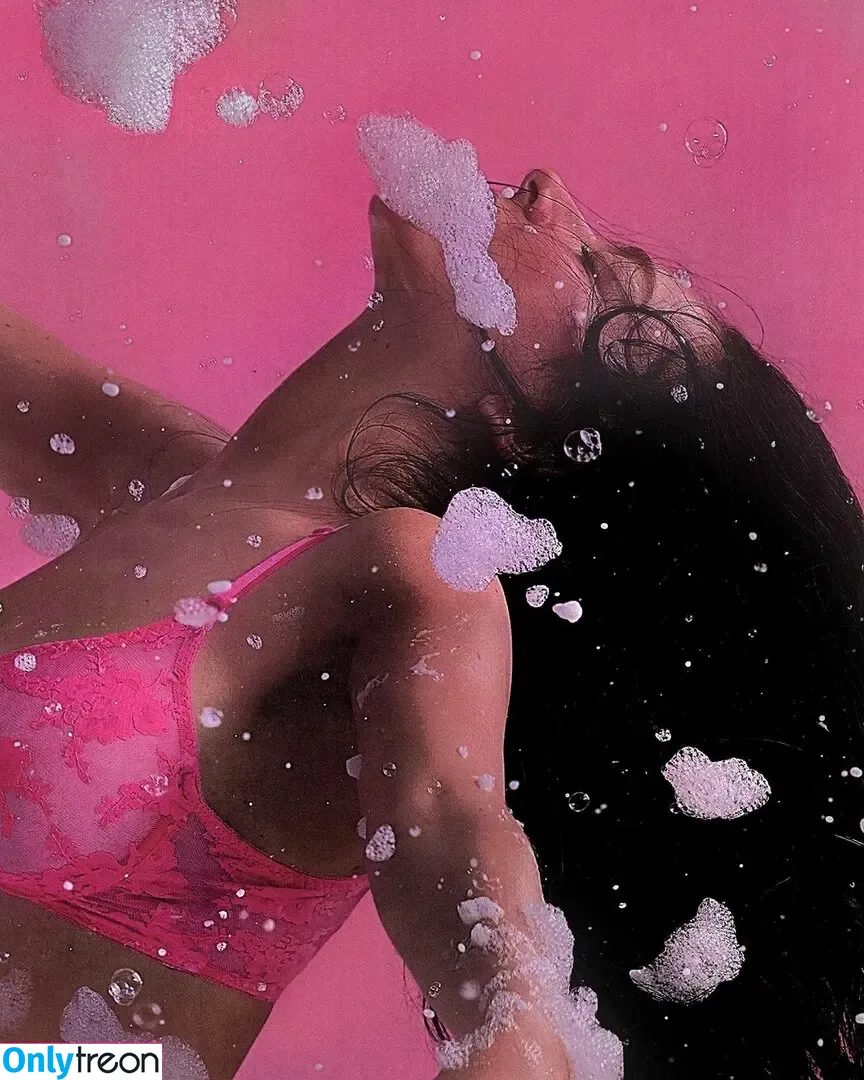 Charli XCX nude photo #1919 (charli_xcx / charlignarly)