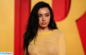 Charli XCX / charli_xcx / charlignarly nude photo #2027