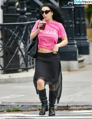 Charli XCX / charli_xcx / charlignarly nude photo #2045