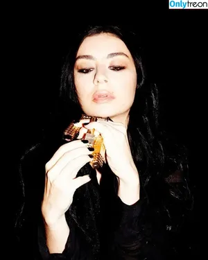 Charli XCX / charli_xcx / charlignarly nude photo #2093