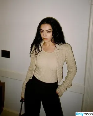 Charli XCX / charli_xcx / charlignarly nude photo #2126