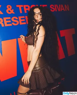Charli XCX / charli_xcx / charlignarly nude photo #2175