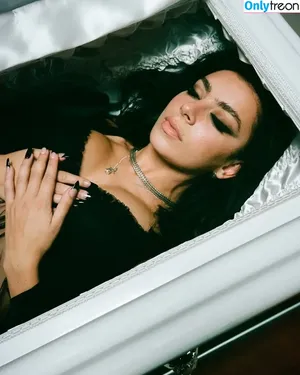 Charli XCX / charli_xcx / charlignarly nude photo #2199