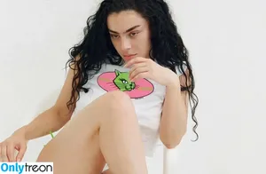 Charli XCX / charli_xcx / charlignarly nude photo #2245