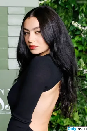 Charli XCX / charli_xcx / charlignarly nude photo #2282