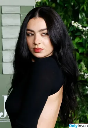Charli XCX / charli_xcx / charlignarly nude photo #2284