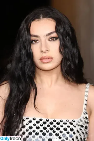 Charli XCX / charli_xcx / charlignarly nude photo #2384