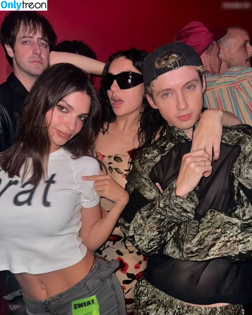 Charli XCX nude photo #2044 (charli_xcx / charlignarly)