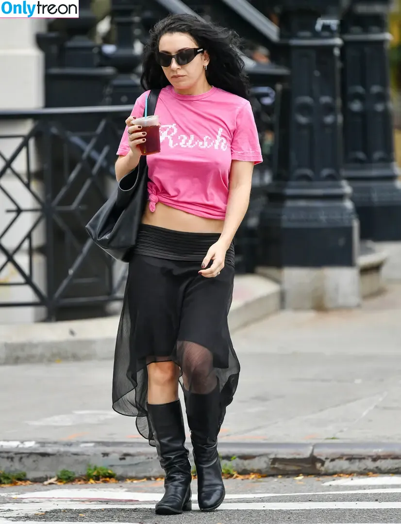 Charli XCX nude photo #2048 (charli_xcx / charlignarly)
