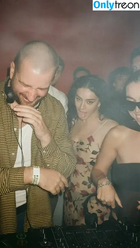 Charli XCX nude photo #2049 (charli_xcx / charlignarly)