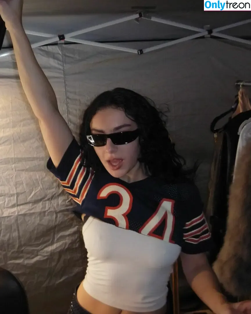 Charli XCX nude photo #2063 (charli_xcx / charlignarly)