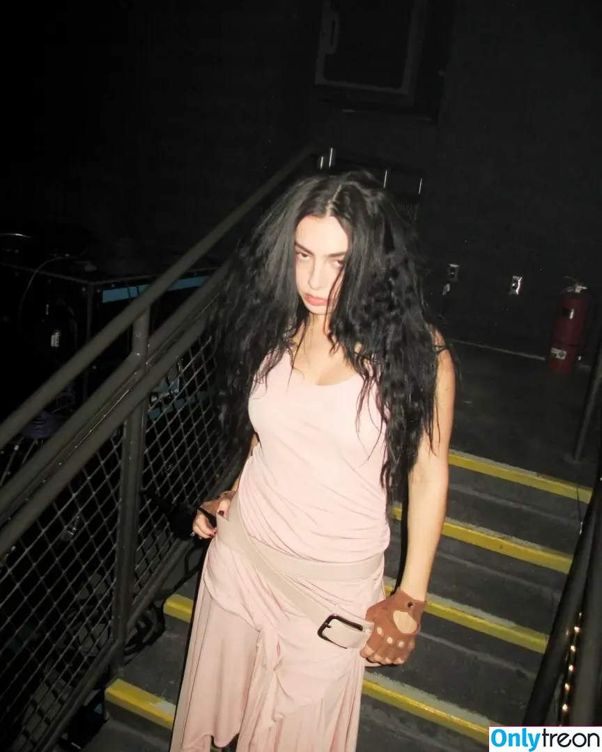 Charli XCX nude photo #2070 (charli_xcx / charlignarly)