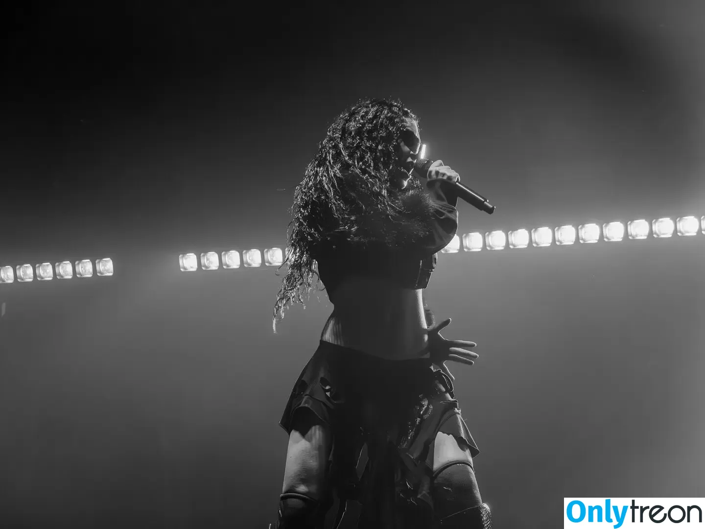 Charli XCX nude photo #2100 (charli_xcx / charlignarly)