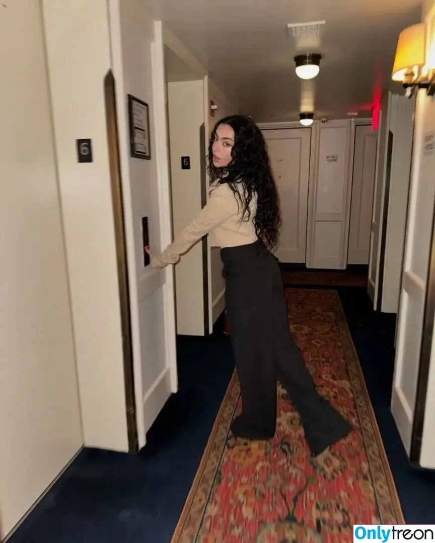 Charli XCX nude photo #2127 (charli_xcx / charlignarly)