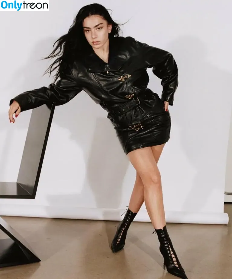 Charli XCX nude photo #2149 (charli_xcx / charlignarly)