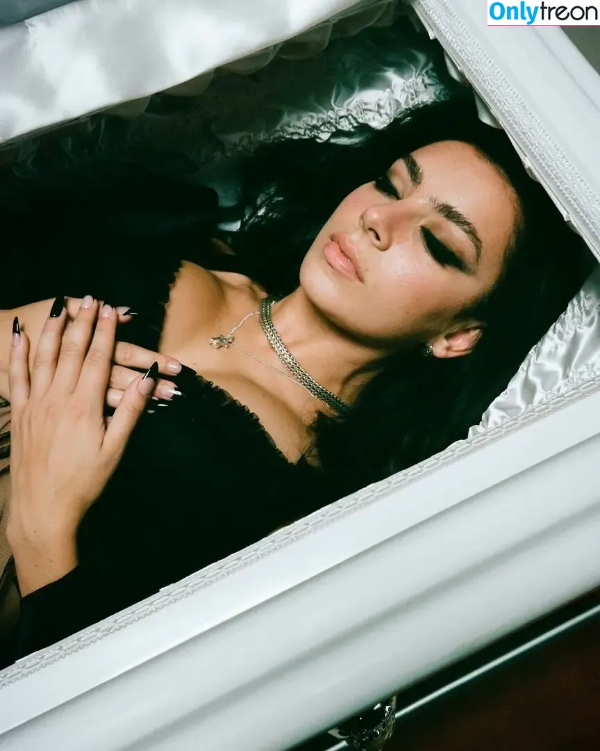 Charli XCX nude photo #2199 (charli_xcx / charlignarly)