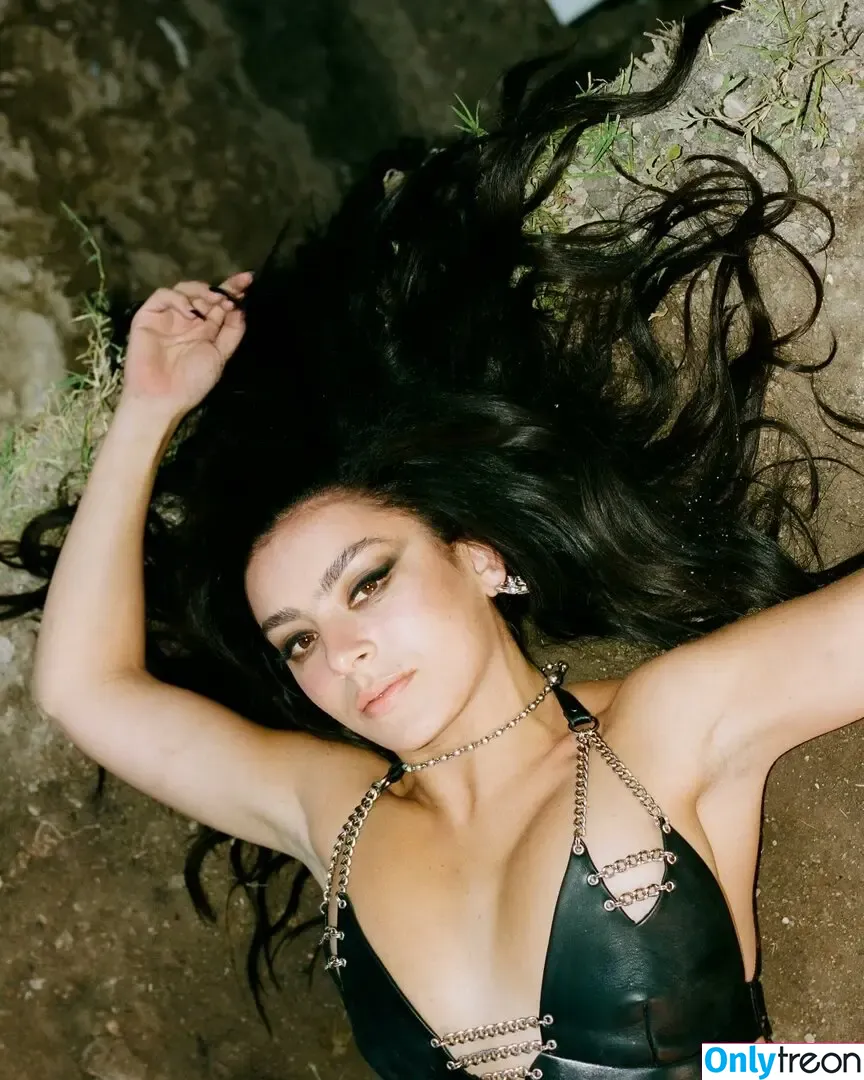Charli XCX nude photo #2203 (charli_xcx / charlignarly)