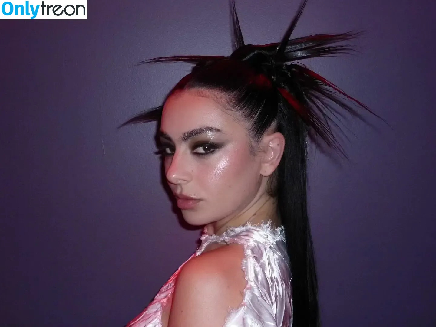 Charli XCX nude photo #2239 (charli_xcx / charlignarly)