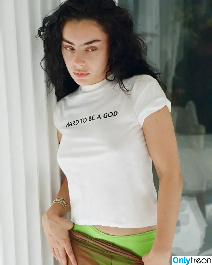 Charli XCX nude photo #2260 (charli_xcx / charlignarly)