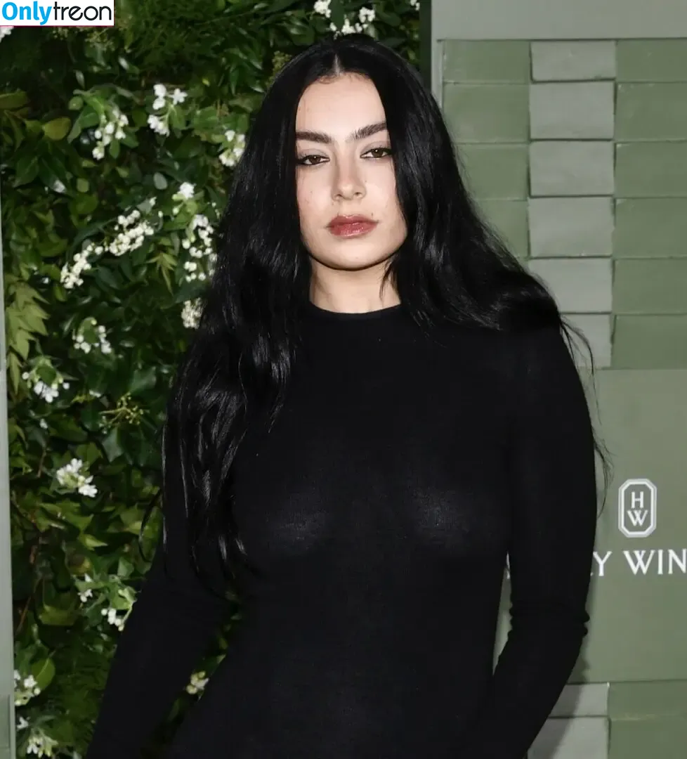 Charli XCX nude photo #2288 (charli_xcx / charlignarly)
