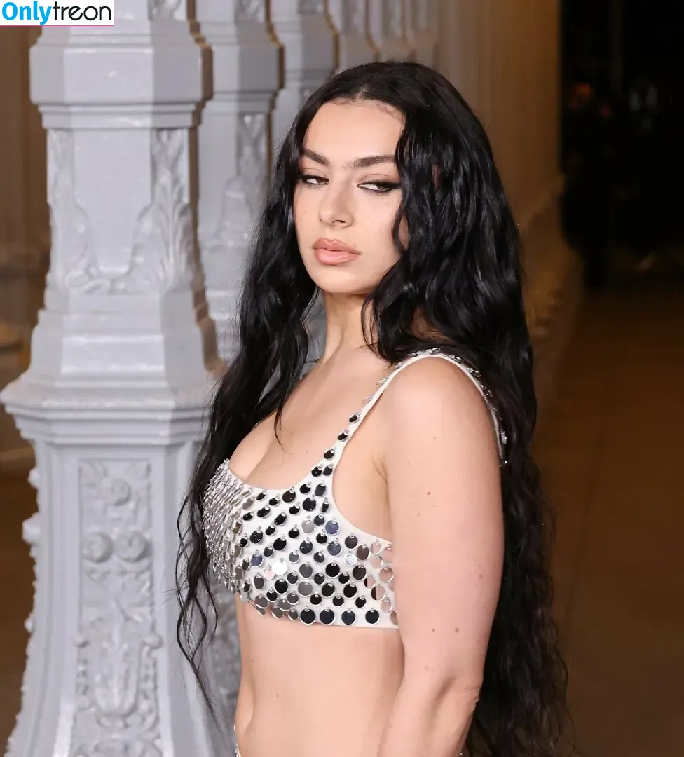 Charli XCX nude photo #2330 (charli_xcx / charlignarly)