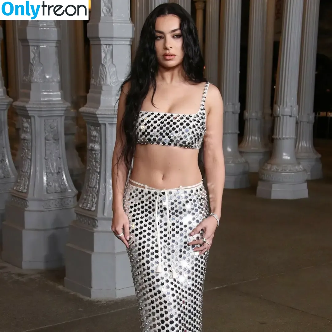 Charli XCX nude photo #2331 (charli_xcx / charlignarly)