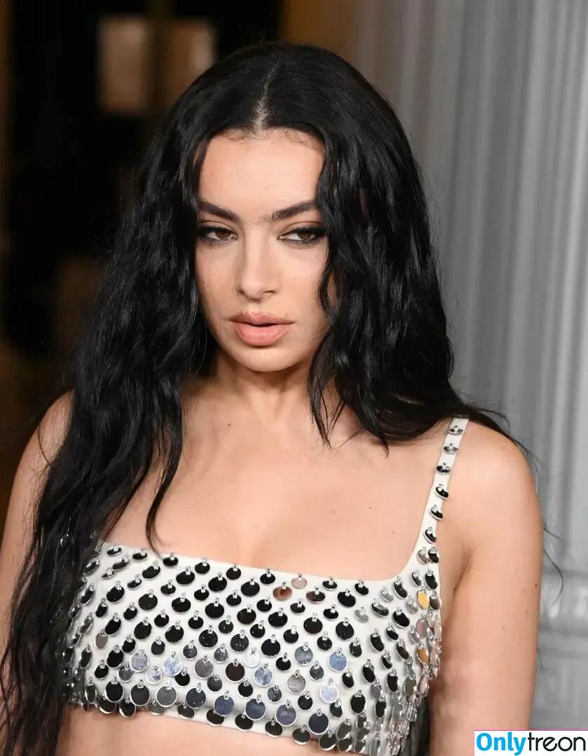 Charli XCX nude photo #2334 (charli_xcx / charlignarly)