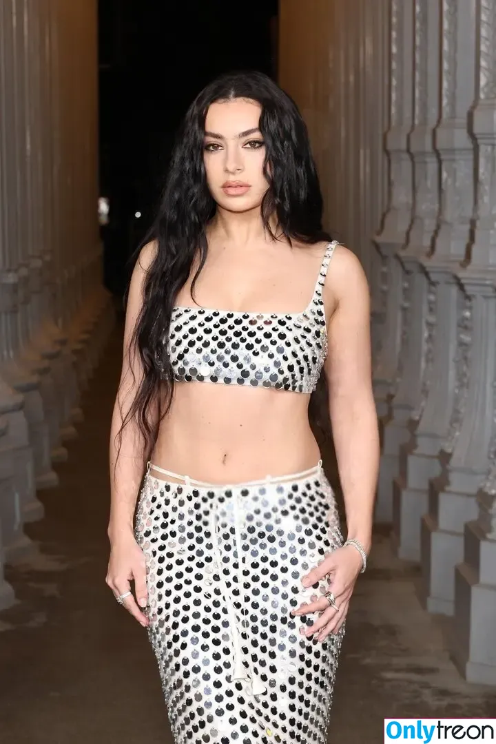 Charli XCX nude photo #2383 (charli_xcx / charlignarly)