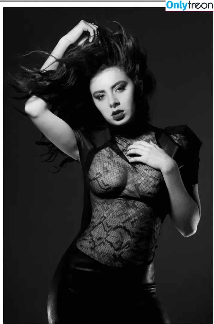 Charli XCX nude photo #2445 (charli_xcx / charlignarly)