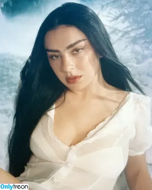 Charli XCX / charli_xcx / charlignarly nude photo #3481