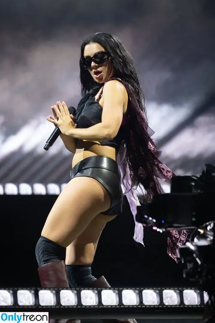Charli XCX nude photo #3418 (charli_xcx / charlignarly)