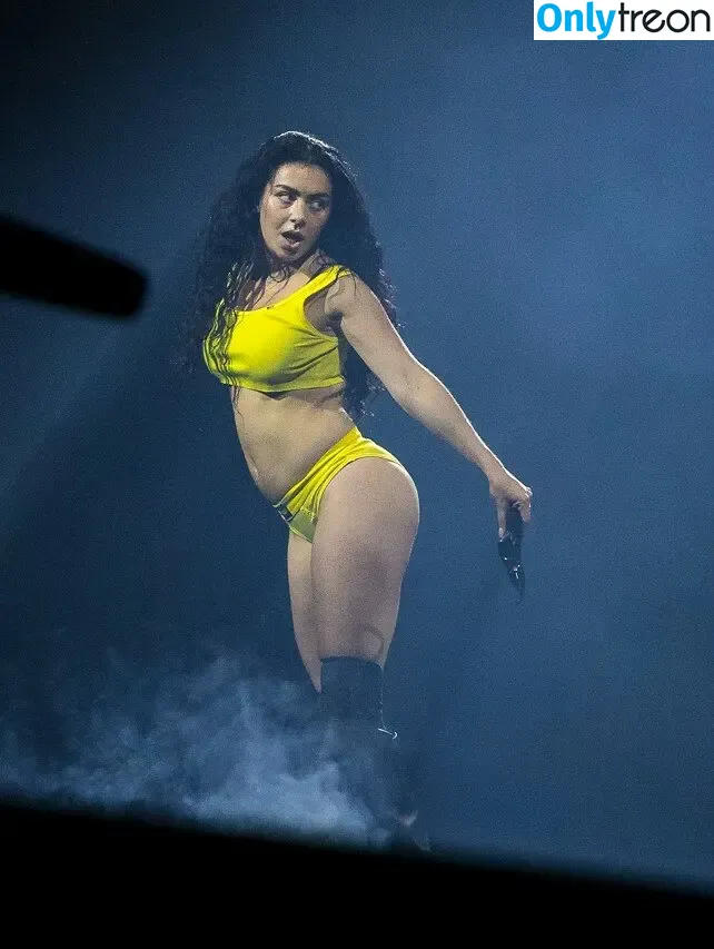 Charli XCX nude photo #3492 (charli_xcx / charlignarly)