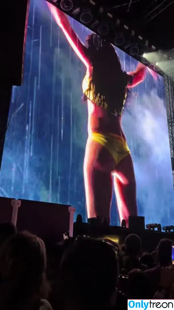 Charli XCX nude photo #3500 (charli_xcx / charlignarly)
