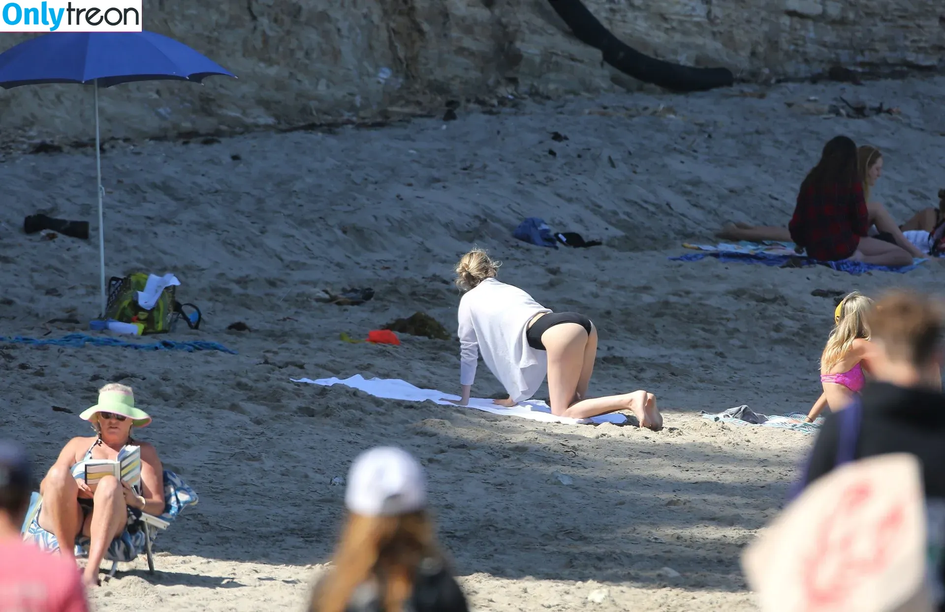Charlize Theron nude photo #0007 (CharlizeAfrica)