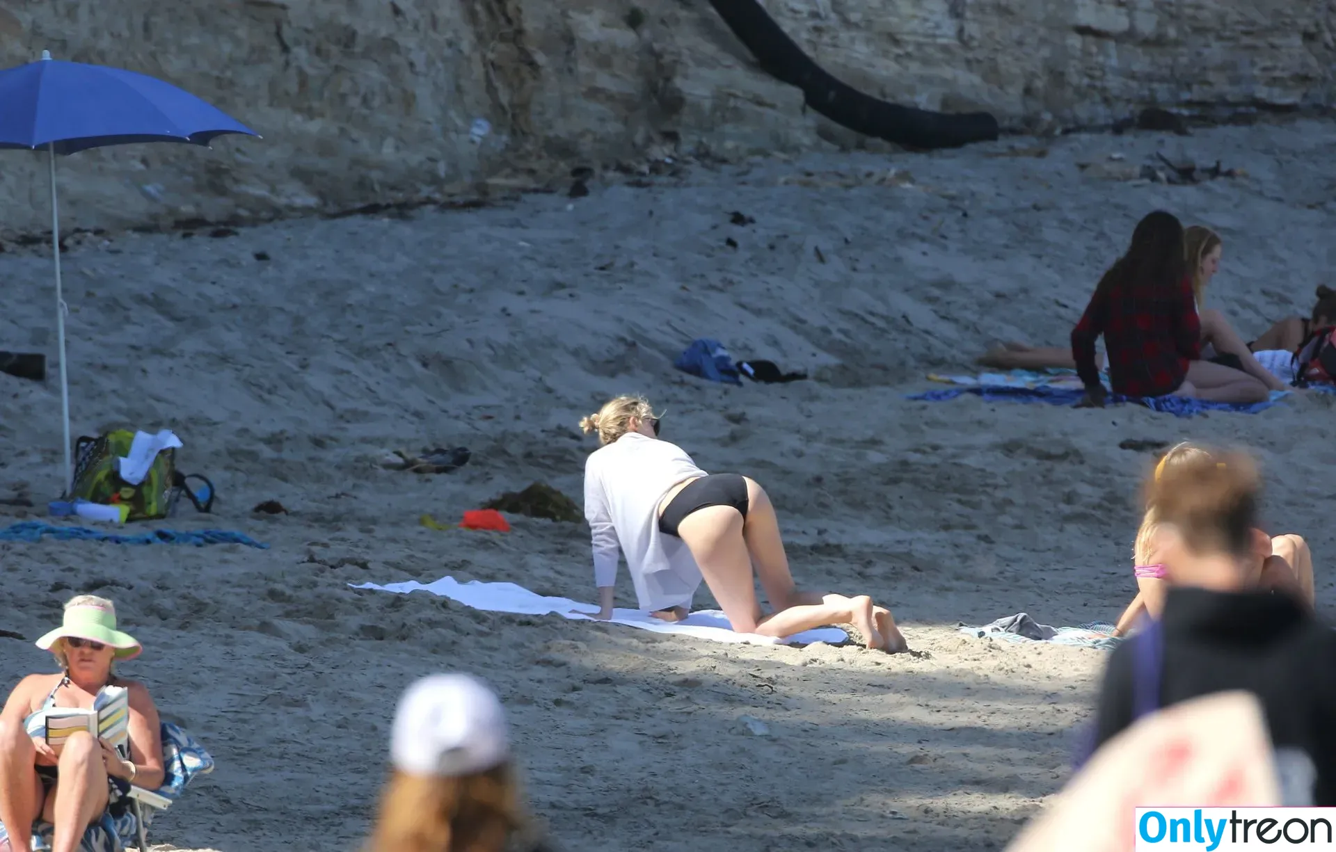 Charlize Theron nude photo #0008 (CharlizeAfrica)