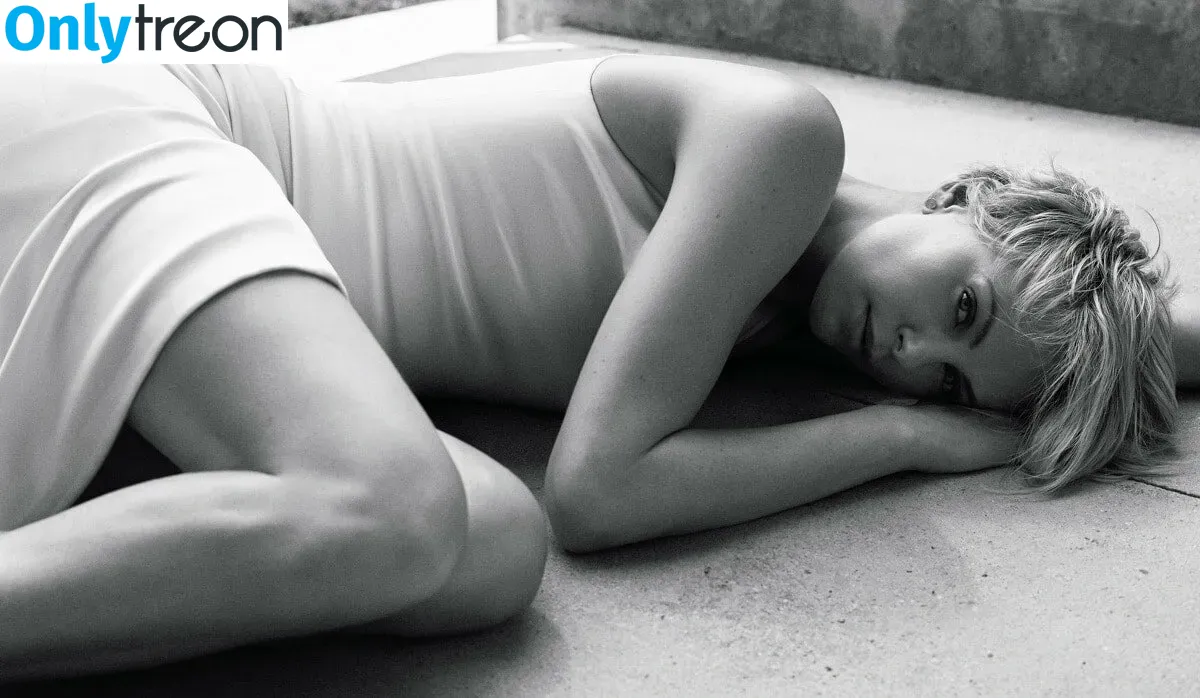 Charlize Theron nude photo #0061 (CharlizeAfrica)
