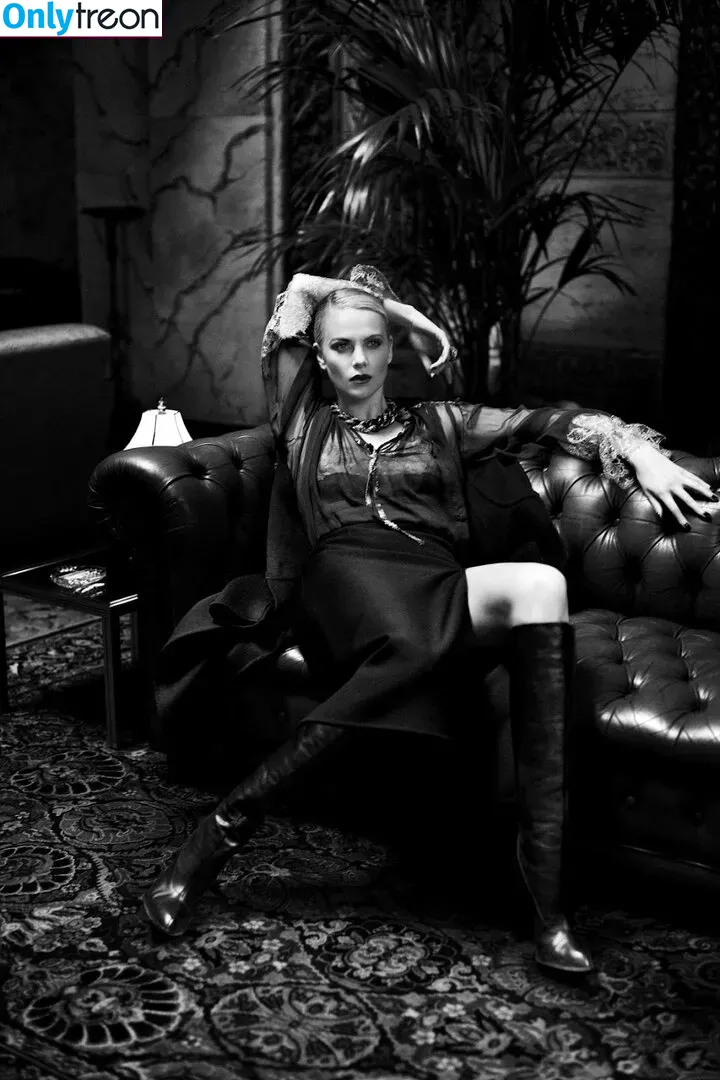 Charlize Theron nude photo #0072 (CharlizeAfrica)