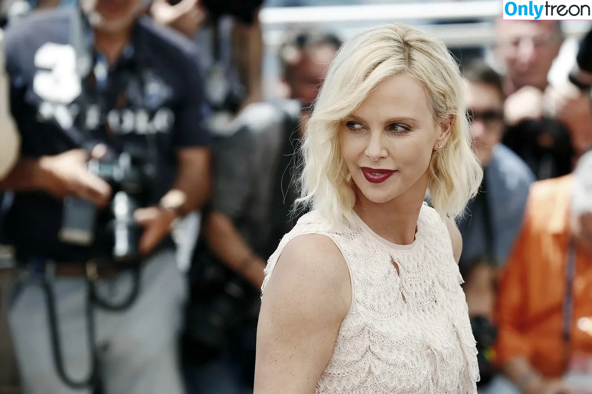 Charlize Theron nude photo #0166 (CharlizeAfrica)