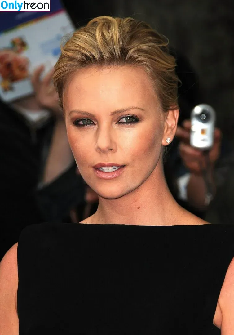 Charlize Theron nude photo #0372 (CharlizeAfrica)